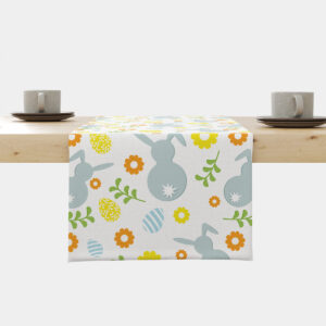 Bieżnik z wzorem zajączków i kolorowych pisanek rozłożony na stole, widok główny