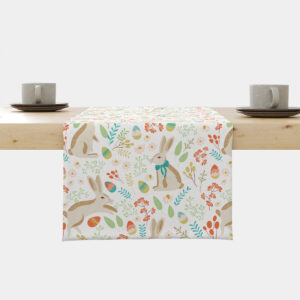 Bieżnik z motywem wielkanocnych zajączków i pisanek położony na drewnianym stole, widok centralny