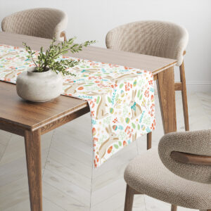 Widok bieżnika ułożonego na stole z wazonem i krzesłami w tle, stylowa dekoracja wnętrza