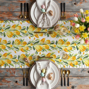 Aranżacja stołu z bieżnikiem, talerzami, sztućcami i wielkanocnymi dekoracjami