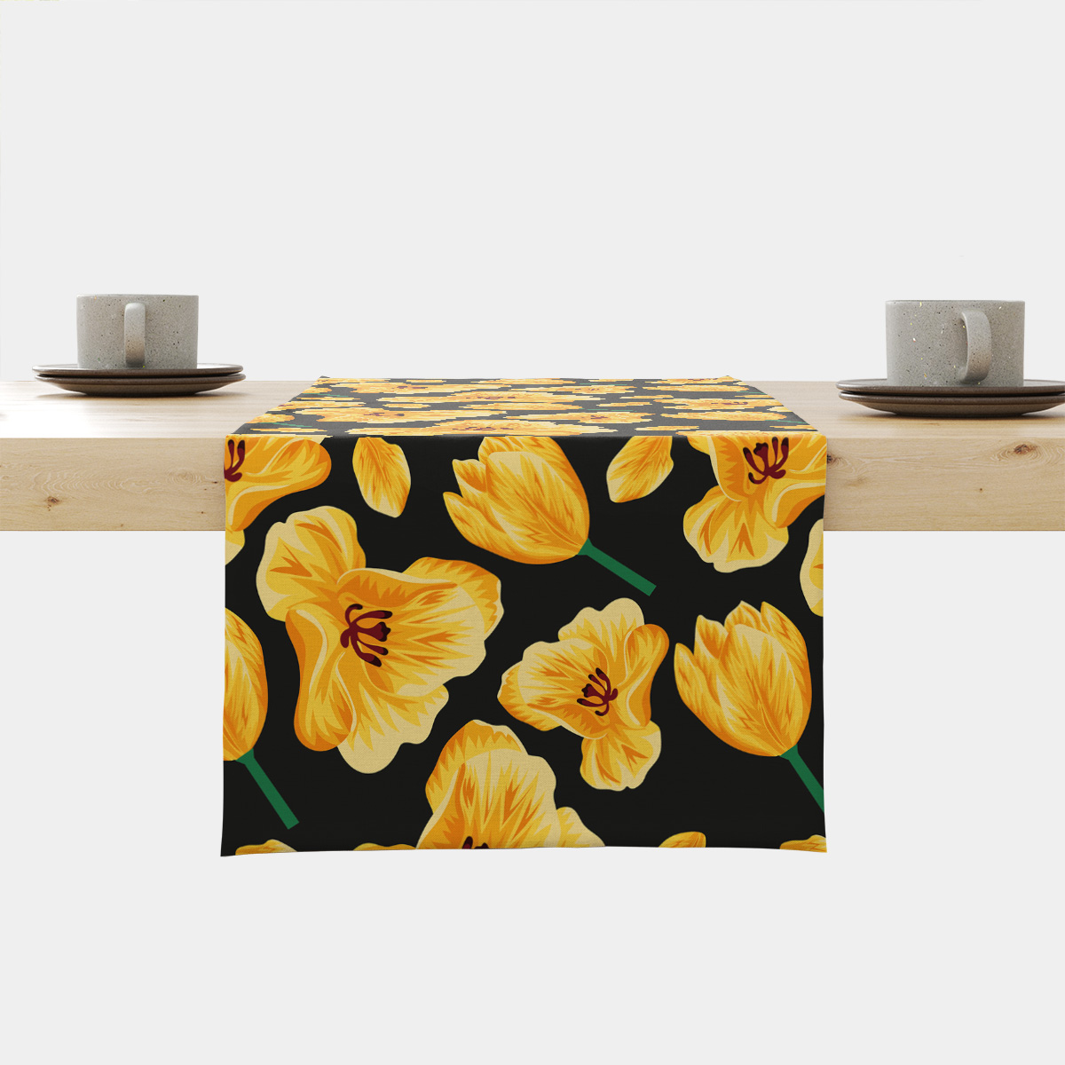 Bieżnik z żółtymi tulipanami na czarnym tle ułożony na stole w głównym ujęciu