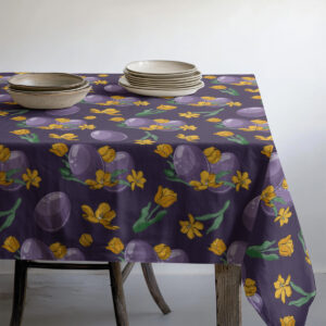 Stół z naczyniami ustawionymi na obrusu w wiosennym stylu z pisankami