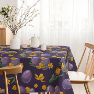 Róg obrusa pokazujący powtarzalny wzór tulipanów i pisanek