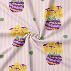 Zbliżenie na fakturę tkaniny i powtarzający się wzór bratków oraz zielonych kropek