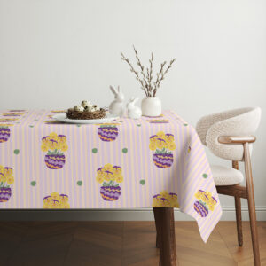 Aranżacja stołu z ceramiką, koszykiem z jajkami i gałązkami na obrusem w pastelowe pasy