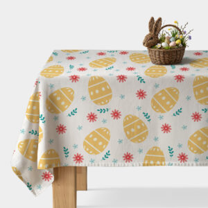Widok główny: obrus z wzorem żółtych pisanek i czerwonych kwiatów na stole z koszykiem wielkanocnym