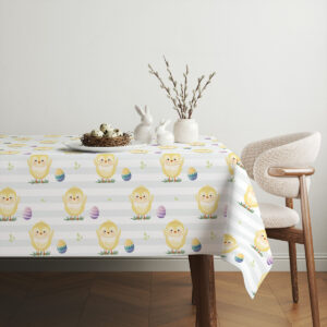 Aranżacja stołu z obrusem, ceramicznymi zajączkami i gałązkami bazi przy krześle