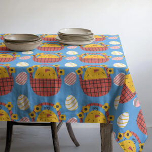 Bliski plan materiału pokazujący powtarzalny motyw koszyków z kurczaczkami i kolorowych jajek