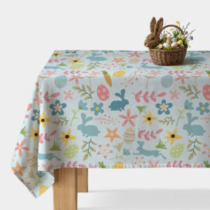 Obrus z pastelowym wielkanocnym wzorem na stole z koszykiem ozdobnych pisanek