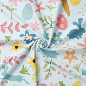 Zbliżenie na wzór z zajączkami, pisankami i kwiatami oraz widoczną strukturę tkaniny