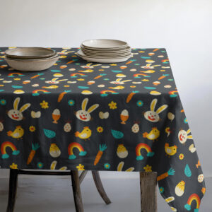 Widok obrusa z ułożonymi ceramicznymi naczyniami eksponującymi wzór na blacie