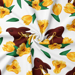 Zbliżenie na wzór zajączka i żółtych tulipanów pokazujące szczegóły nadruku na tkaninie