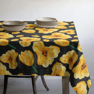 Widok narożnika stołu z obrusem i powtarzalnym wzorem tulipanów