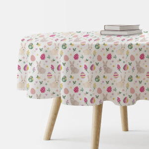 Okrągły obrus z pastelowym wzorem króliczków i pisanek, widok boczny z książkami na stole