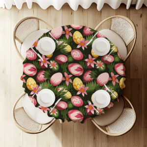 Widok z góry na okrągły stół przykryty obrusem z rozmieszczonymi nakryciami