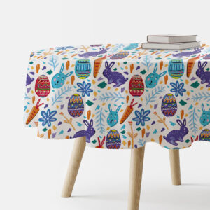 Główne ujęcie okrągłego obrusa z wesołym wzorem zajączków i pisanek
