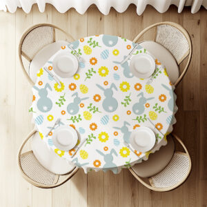 widok z góry na okrągły stół z obrusem i ustawionymi talerzami oraz sztućcami