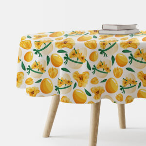 Okrągły obrus z motywem żółtych pisanek i wiosennych kwiatów na stoliku