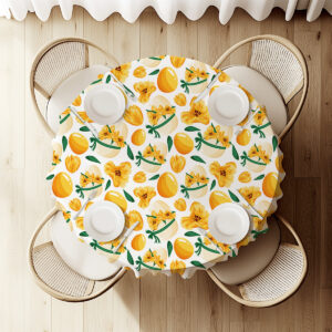 Widok z góry na okrągły stół udekorowany obrusem z żółtymi motywami