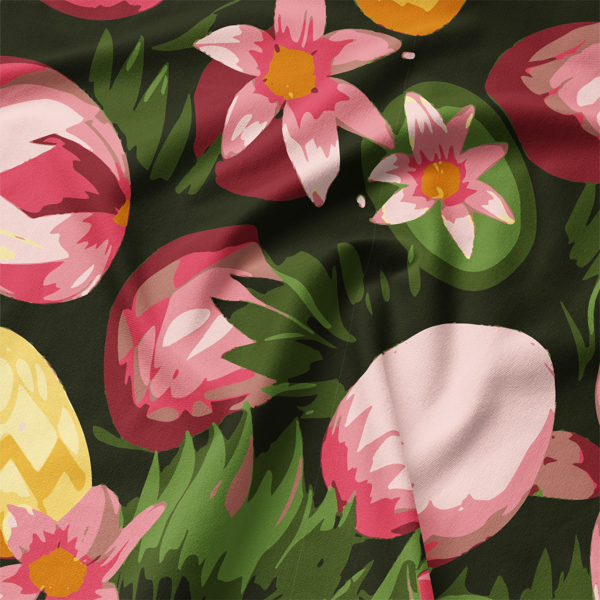 Zbliżenie na detal wzoru: pisanki, różowe kwiaty i zielone źdźbła na tkaninie