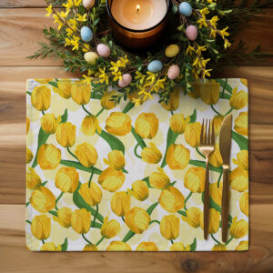 Podkładka w aranżacji z wiosennym stroikiem i sztućcami na drewnianym blacie