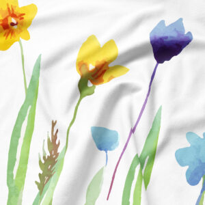 Zbliżenie na detale nadruku: żółty i fioletowy kwiat malowany akwarelą