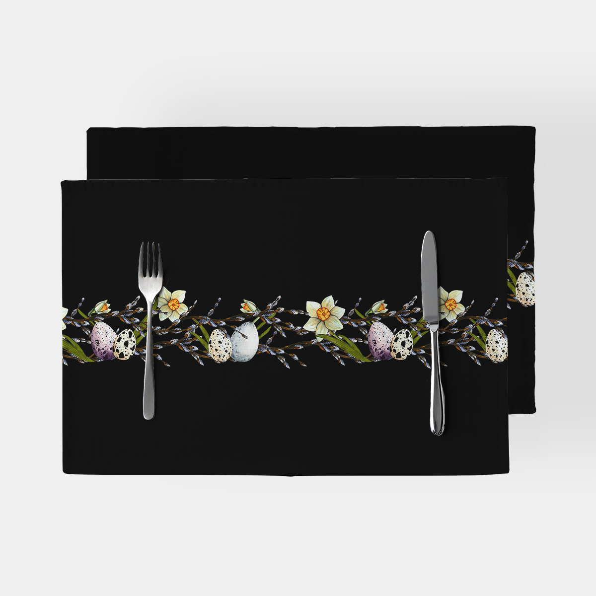 Czarne podkładki z poziomym motywem wianka z żonkilami, nakrapianymi pisankami i gałązkami bazi