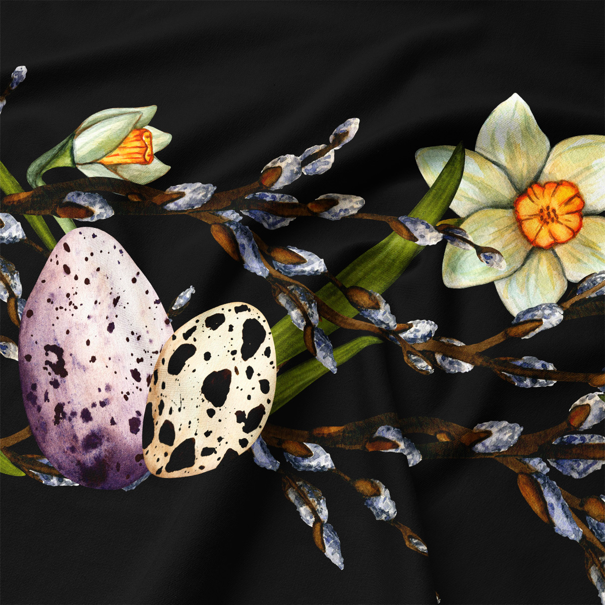 Zbliżenie na detal: żonkil i dwie nakrapiane pisanki na ciemnym tle