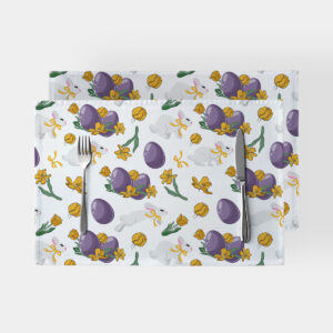 Główne ujęcie podkładki z białym tłem, fioletowymi pisankami, żółtymi tulipanami i białymi zajączkami
