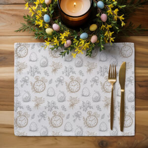 Aranżacja stołu z podkładką, świecą i wiosennym wieńcem z jajkami, widok detaliczny
