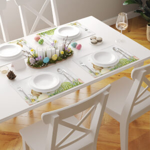 Widok z góry na podkładkę ułożoną przy zastawie stołowej