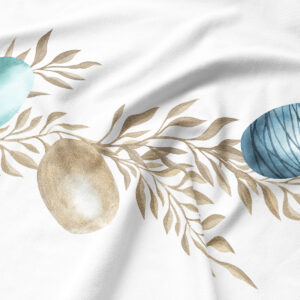 Detal akwarelowej pisanki i beżowych gałązek na tkaninie w zbliżeniu