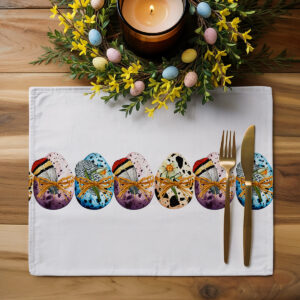 aranżacja stołu z podkładką, świecą i wielkanocnym wieńcem dekoracyjnym