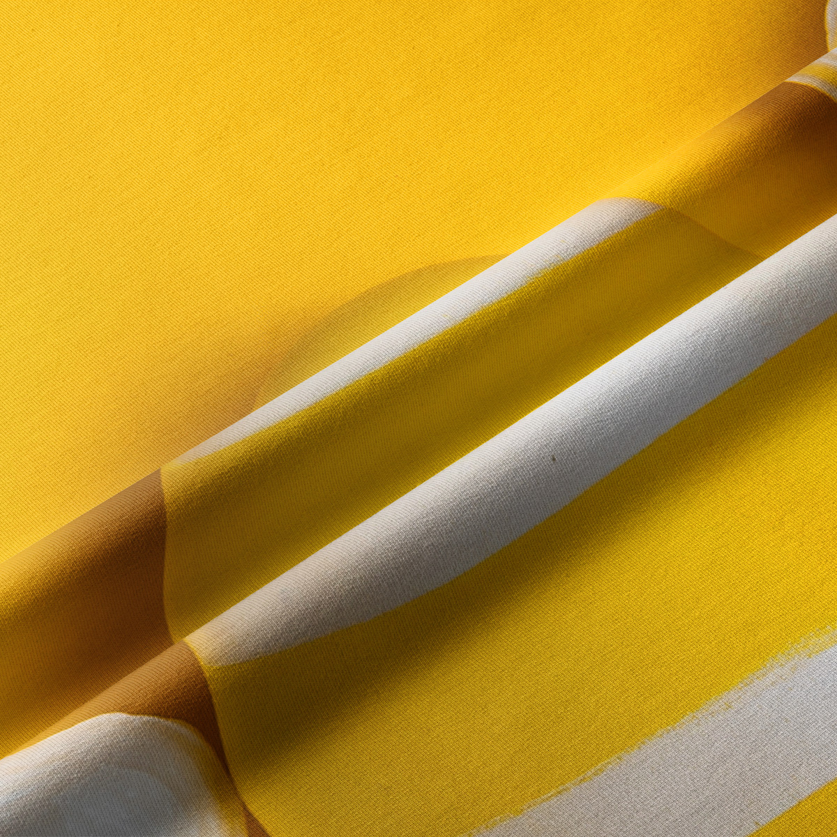 zbliżenie na fakturę tkaniny i biało-żółte pasy wzoru, detal materiału