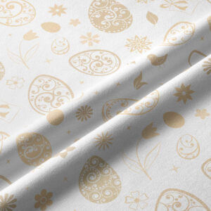 Zbliżenie na ornamentowe pisanki i delikatne kwiatowe motywy na tkaninie