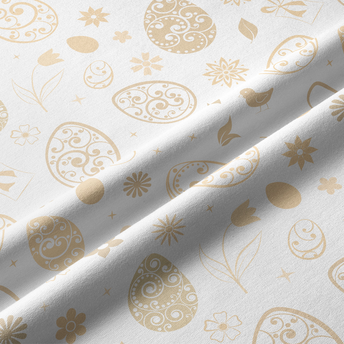 Zbliżenie na ornamentowe pisanki i delikatne kwiatowe motywy na tkaninie