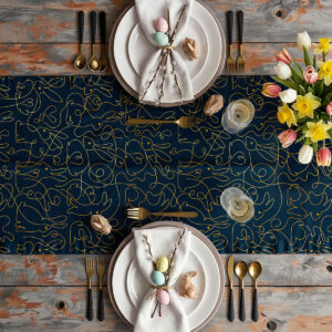 Aranżacja stołu z bieżnikiem, talerzami, sztućcami i wiosennymi kwiatami