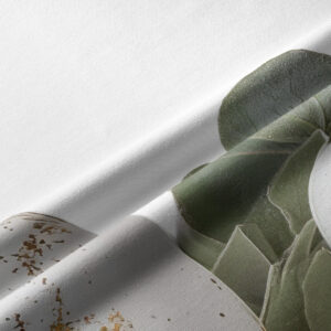 zbliżenie na tkaninę z detalem liści eukaliptusa i subtelnymi złotymi akcentami na pisankach