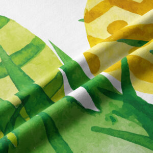 zbliżenie na akwarelowy nadruk zielonych liści i żółtych pisanek na tkaninie