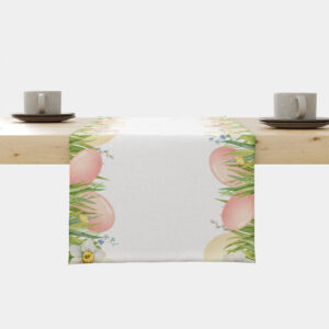 bieżnik na stole z brzegami ozdobionymi pastelowymi pisankami i zieloną trawą