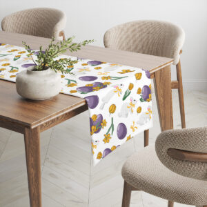 Widok bieżnika na krawędzi stołu pokazujący powtarzalny wzór z zajączkami i pisankami