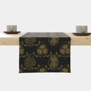 Czarny bieżnik z powtarzającym się wzorem złotych pisanek na drewnianym stole