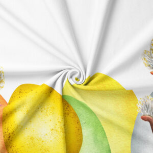 Zbliżenie tkaniny z akwarelową fakturą pisanek w żółci i turkusie oraz subtelnymi plamkami farby