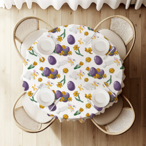 widok z góry na okrągły stół z obrusem i nakryciami talerzy prezentujący powtarzalny wzór