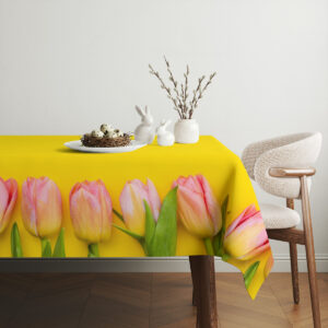 Aranżacja stołu z obrusem, dekoracje wiosenne i porcelana na tle jasnego wnętrza