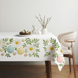 aranżacja stołu z obrusem i wiosenną dekoracją na blacie