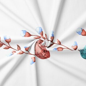 zbliżenie na tkaninę z detalem malowanej pisanki i pąków na gałązce