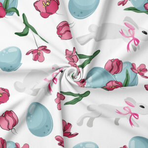 zbliżenie na materiał pokazujące wzór z zajęcem z różową kokardą, błękitnymi pisankami i detalami kwiatowymi