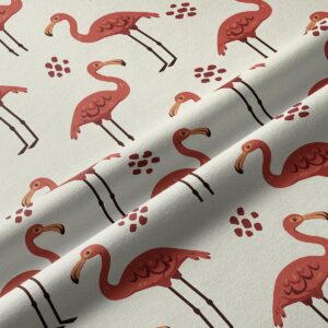 Zbliżenie tkaniny ukazujące szczegóły druku i fakturę materiału