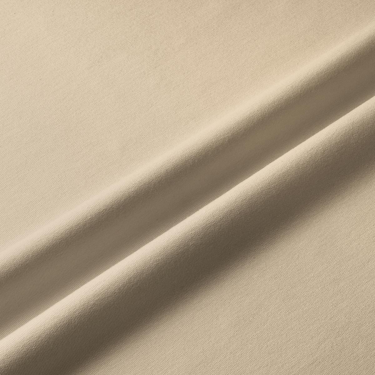 Zbliżenie na fakturę tkaniny bieżnika pokazujące gładki splot